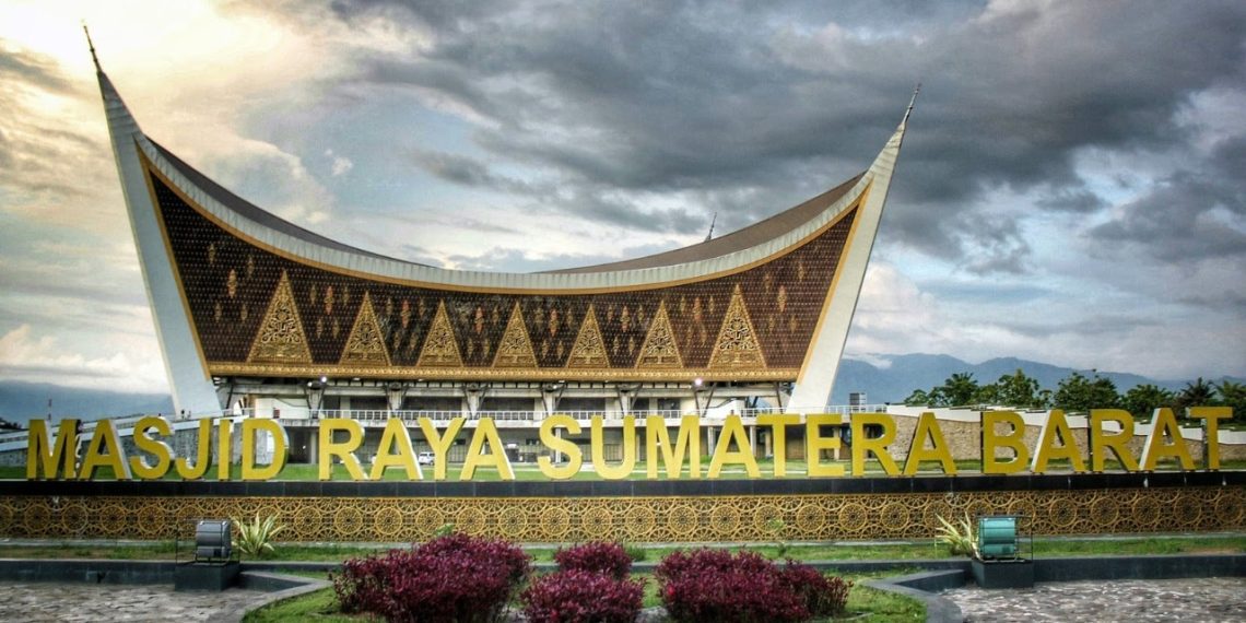 Lima Masjid Berdesain Unik di Indonesia