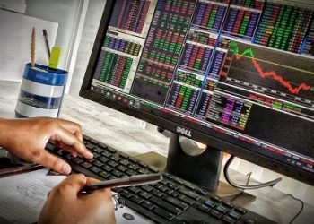 Jelang Libur Panjang, IHSG Rentan Koreksi