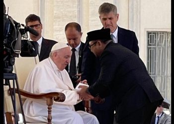 Temui Paus, Gus Yaqut Sampaikan Undangan Jokowi