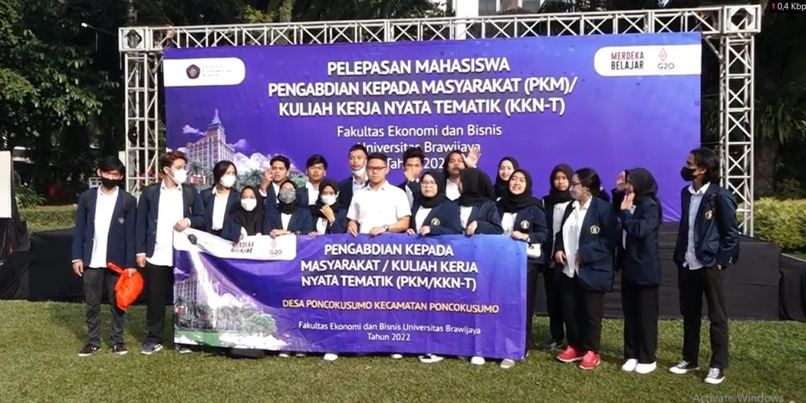 Pelepasan Mahasiswa PKM / KKN-T FEB UB ke Desa Asalnya