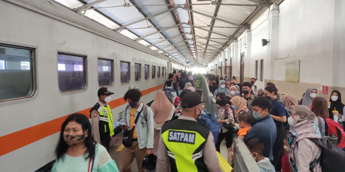 Pelanggan KA yang Belum Vaksin Booster Wajib Screening Covid19