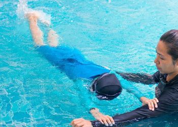 Belajar berenang itu susah?
