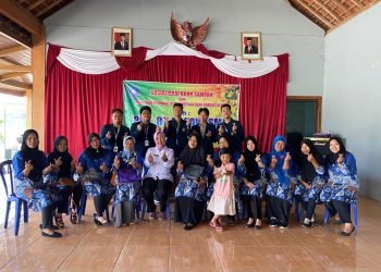 Perangkat Desa Cermo dan Mahasiswa MMD UB Sukseskan Sosialisasi Bank Sampah