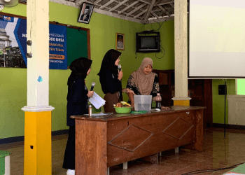 Kelompok MMD 925 Ajari Ibu PKK Olah Sampah Rumah Tangga Menjadi Eco Enzyme