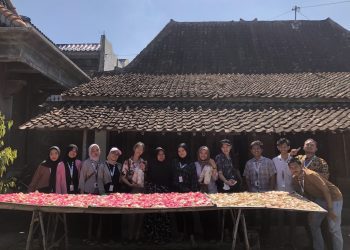 Tiktok Mahasiswa MMD UB Promosikan  Janggel dan Kerupuk Bawang Desa Jatisari