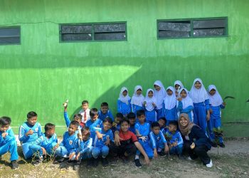 Kelompok 805 MMD UB Praktekkan Pembuatan Spray Anti Nyamuk dari Tanaman Serai