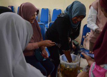 Pendampingan Limbah Organik Menjadi Eco Enzyme Ala Mahasiswa MMD UB di Wonosari