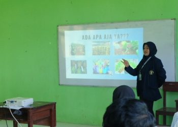 Ajak Siswa SMK Produktif, Kelompok 608 MMD UB Sosialiasasikan Media Tanam Non Tanah  