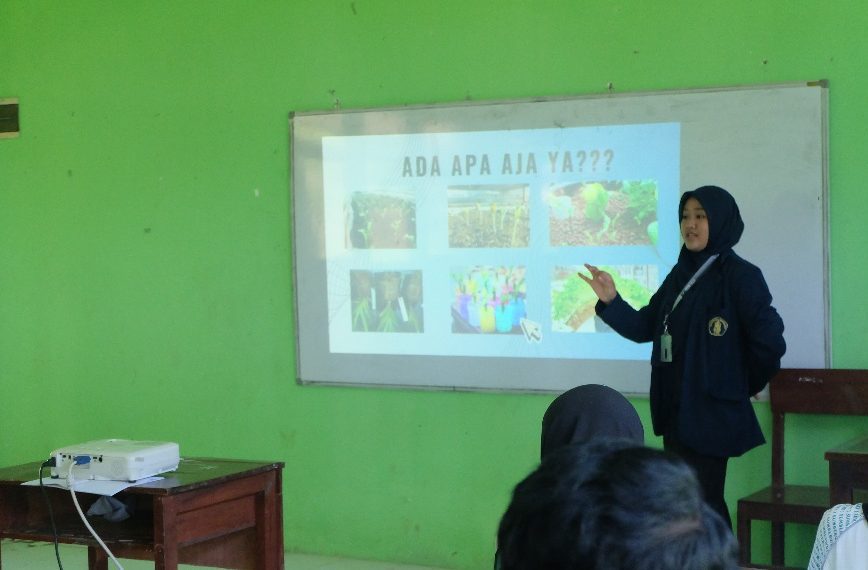 Ajak Siswa SMK Produktif, Kelompok 608 MMD UB Sosialiasasikan Media Tanam Non Tanah  