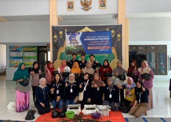 Ibu PKH Desa Kaligoro Belajar Tanam Cabai Bersama Mahasiswa MMD UB