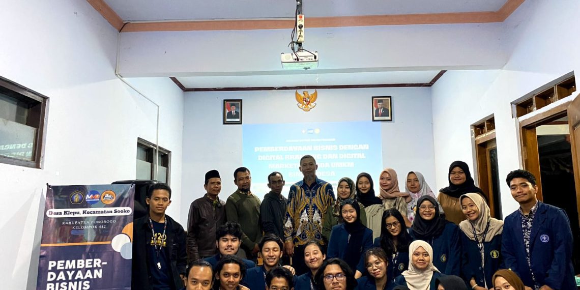 Berdayakan UMKM di Desa Klepu, Kelompok 442 MMD UB Ajak Pelaku UMKM Mengenal Digital Marketing