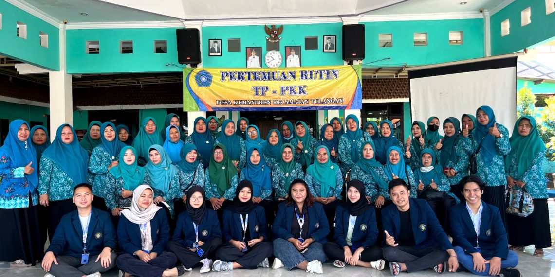 Atasi Keterbatasan Lahan, Mahasiswa MMD UB Ajari Ibu PKK Pertanian Vertikal Garden