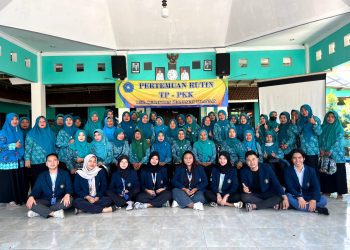 Atasi Keterbatasan Lahan, Mahasiswa MMD UB Ajari Ibu PKK Pertanian Vertikal Garden