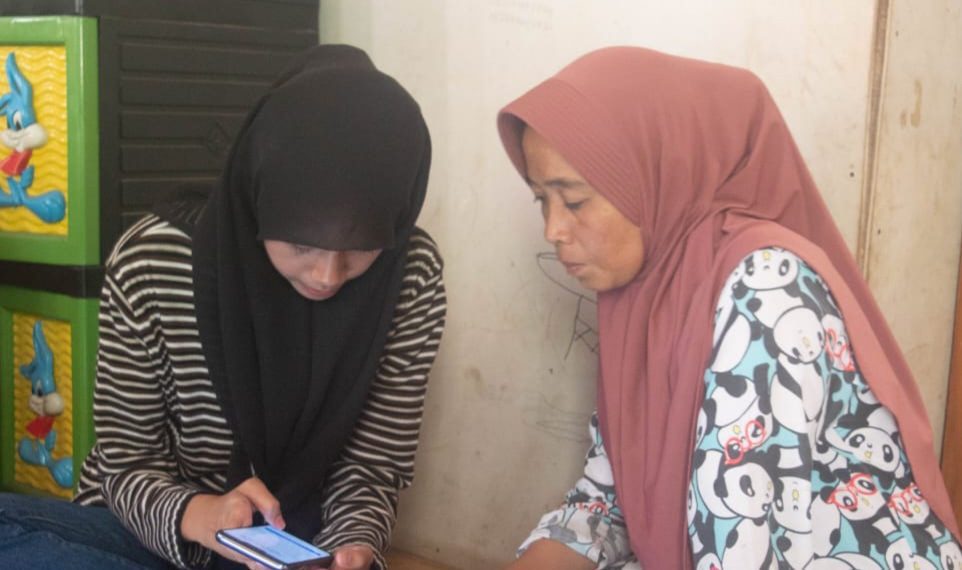 Dukung UMKM Lokal, Mahasiswa MMD UB Ajari UMKM Keripik Ketela Rasa Gadung Promosi Via Medsos