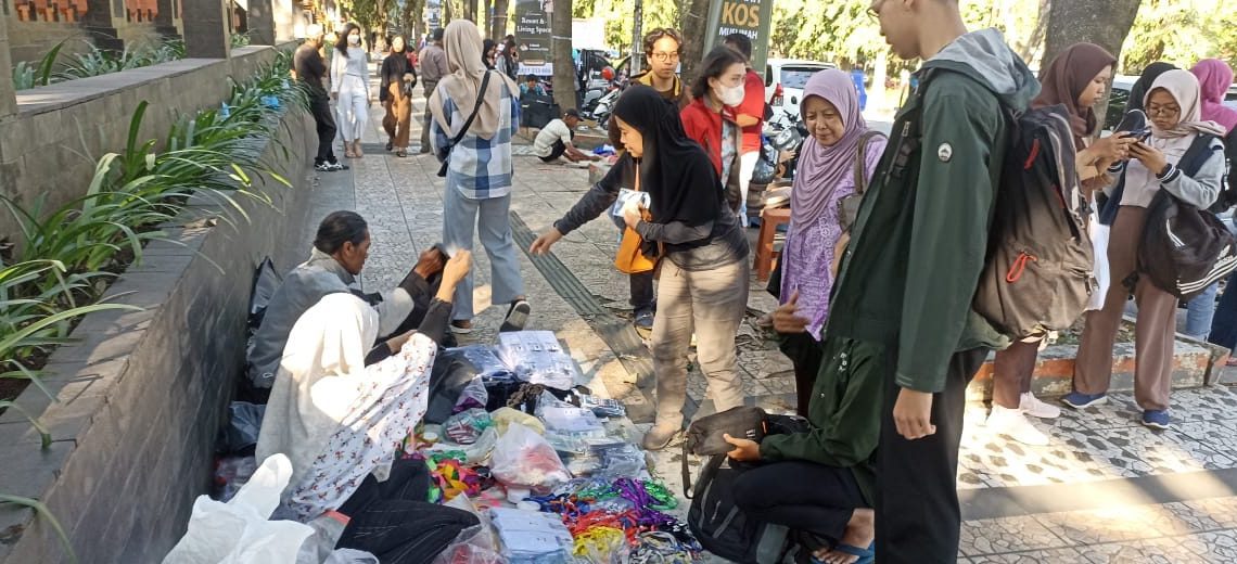 Penjual Kelengkapan PKK Maba Menjamur