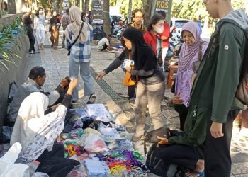 Penjual Kelengkapan PKK Maba Menjamur