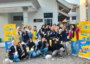 Rayakan Hari Kucing Sedunia Cleo dan BEM FKH Unair Lakukan Street Feeding dan Pet Consultation