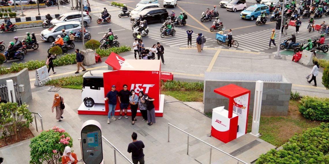 Genap Berusia 8 tahun, J&T Express Berburu Penerima Paket Mobil Listrik di Sarinah
