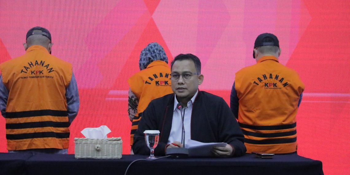 KPK Menahan 5 Tersangka Kasus Suap RAPBD Jambi 2017 dan 2018