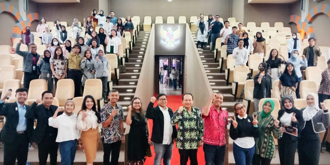 VOA Goes To Campus, VOA Indonesia Kenalkan Digital Journalism Kepada Mahasiswa UB