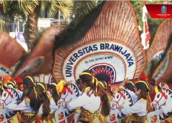 Reyog Brawijaya Tampil dalam Upacara Penurunan Bendera di Grahadi Surabaya