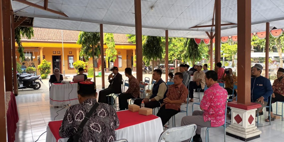 Departemen Ilmu Ekonomi UB  Sosialisasikan Pengelolaan  ZISWAF bagi Warga Kandangan