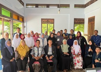 DIE FEB UB Dampingi Digitalisasi Usaha Rumah Tangga Desa Pakisrejo Srengat