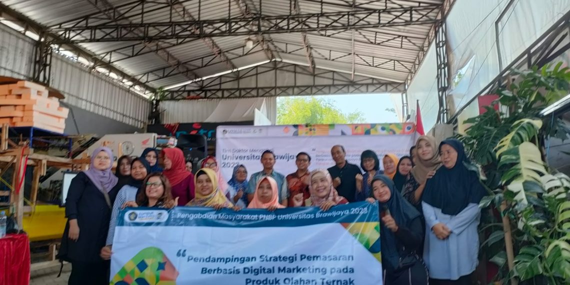Dosen dan Mahasiswa PSDKU UB Kediri Sosialisasikan Digital Marketing pada Pokdarwis Bandar Kidul