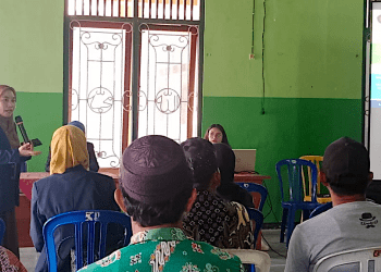 Dosen FEB UB Bangun Kesadaran Biosecurity pada Peternak Desa Kerjen