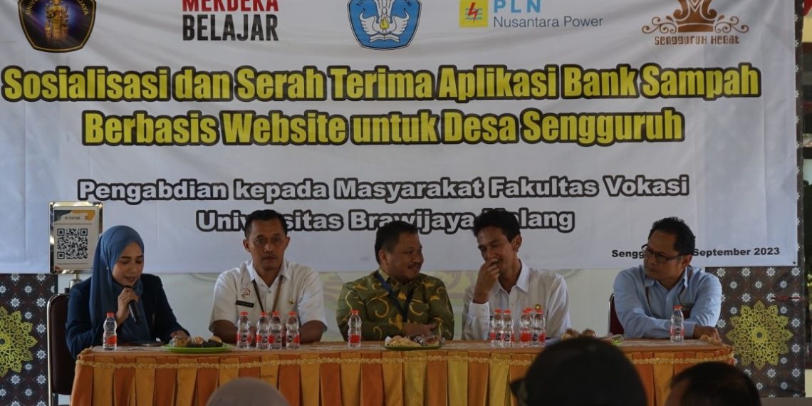 Inovasi Digital untuk Desa Sengguruh : Sosialisasi Aplikasi Bank Sampah oleh Tim Vokasi UB