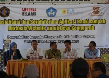Inovasi Digital untuk Desa Sengguruh : Sosialisasi Aplikasi Bank Sampah oleh Tim Vokasi UB