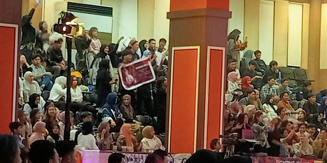 Suporter Antusias Dukung Finalis PPB UB