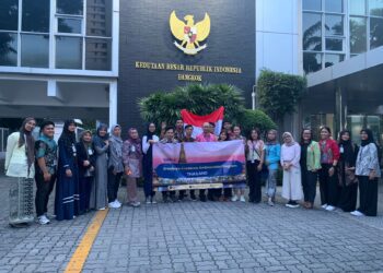 Mahasiswa BAAP Mengajar di Thailand