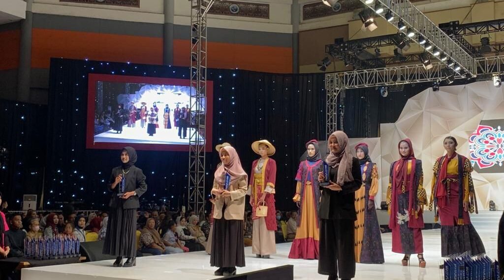 Grand Show “Multiverse” Mahasiswa Tata Busana UM Memukau Penonton