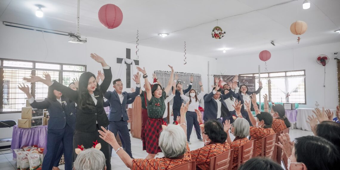 Kecerian Oma Lansia Griya Asih Bersama Grand Mercure Malang Mirama