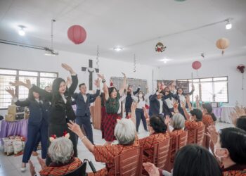 Kecerian Oma Lansia Griya Asih Bersama Grand Mercure Malang Mirama