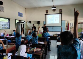 Mahasiswa Asing Program Imersi BIPA UB Mengajar di SDN Lowokwaru 4