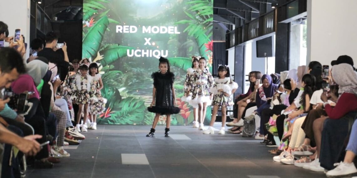 Desainer Cilik Tampil dalam Trunk Show AMM 2024