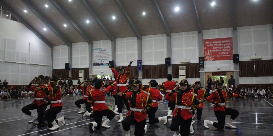 Paskibra SMK Negeri 12 Malang Sabet Juara Madya 2 di LPKBB Juragan 2