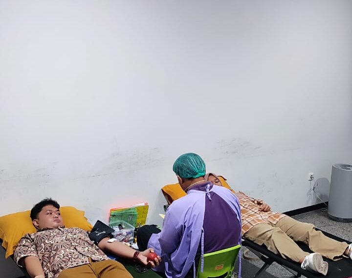 Sambut Ramadhan, HMP FEB UB Gelar Donor Darah
