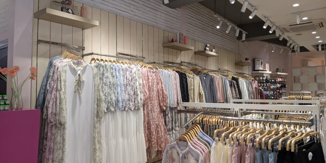 Tren Busana Ramadhan Koleksi Eksklusif “Less is More” Karita Malang