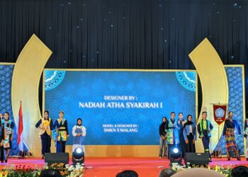 Fashion Show SMKN 3 Malang Tampilkan Kain Sibori UKM Kecamatan Sukun
