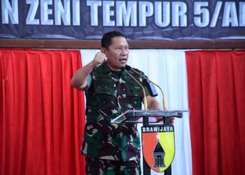 Mayjen Rafael Cek Langsung Kesiapan Tugas Satgas Yon Zipur 5/ABW
