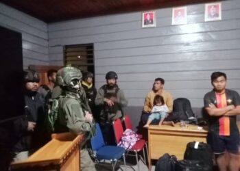 Satgas Yonif 527/By Selamatkan Guru dan Warga dari OPM