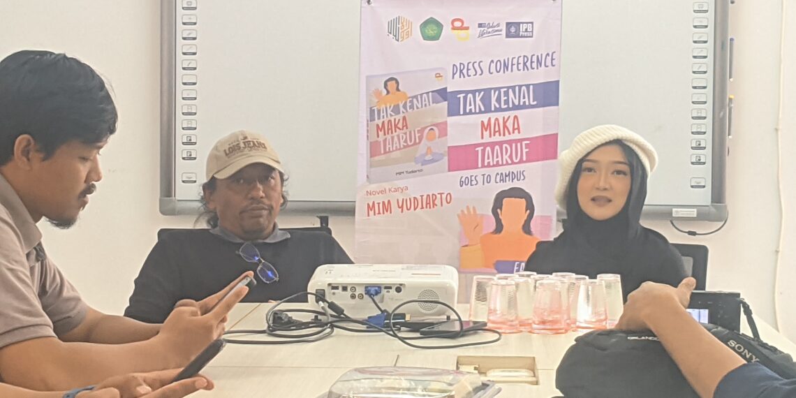 Novel “Tak Kenal Maka Ta’aruf” Segera Diangkat ke Layar Lebar