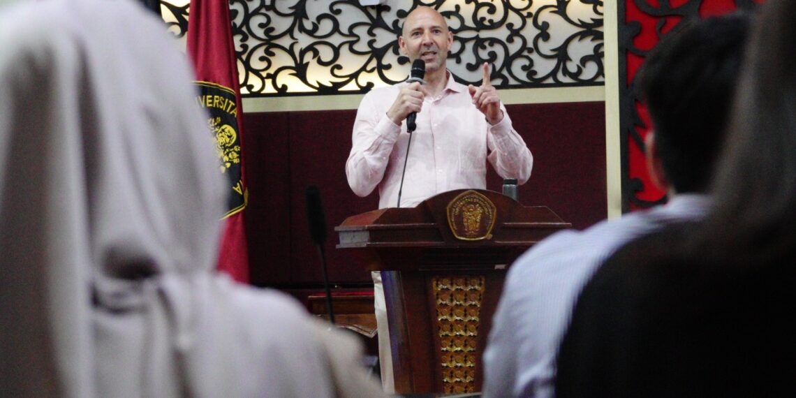 Pengajar University of Leed Kupas Dinamika Keuangan Global