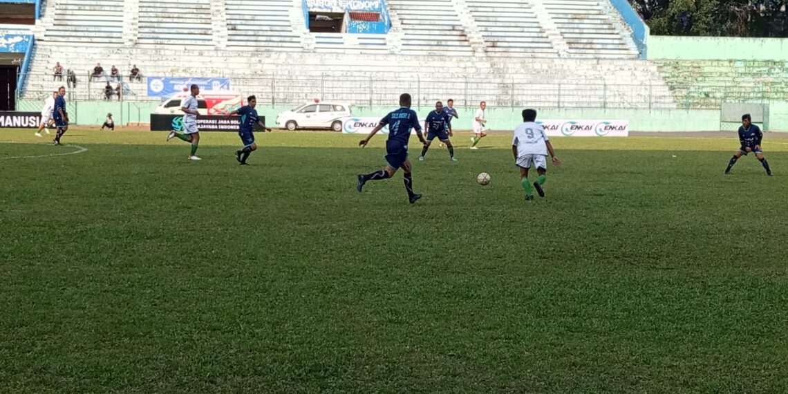 Pertandingan Sepak Bola Legenda Satu Abad Stadion Gajayana Malang