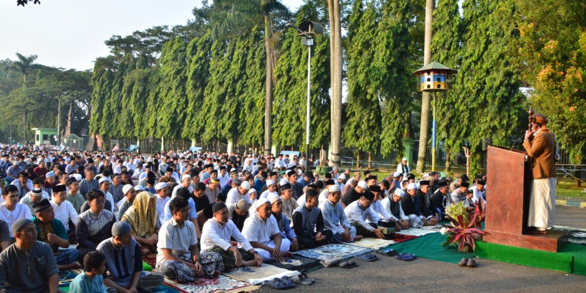 Ribuan Warga Ikuti Sholat Idul Adha 1445 H Korem 083/Bdj