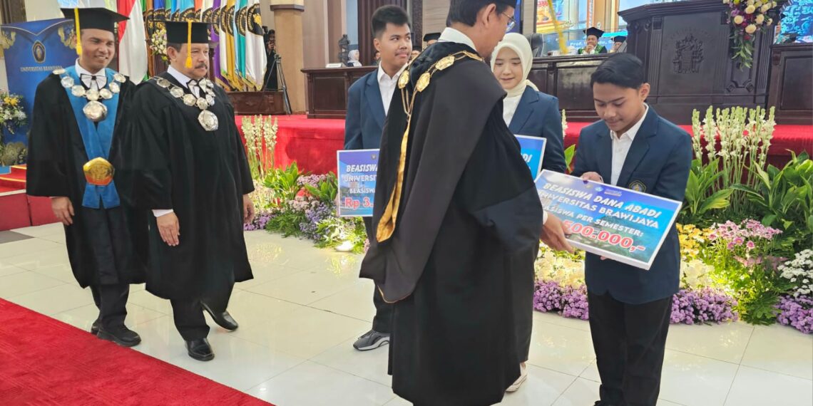 UB Bagikan Beasiswa Dana Abadi Bagi 39 Mahasiswa