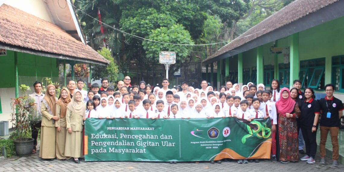 EM FKUB Berikan Edukasi Gigitan Ular di SDN Kidul Dalem 1